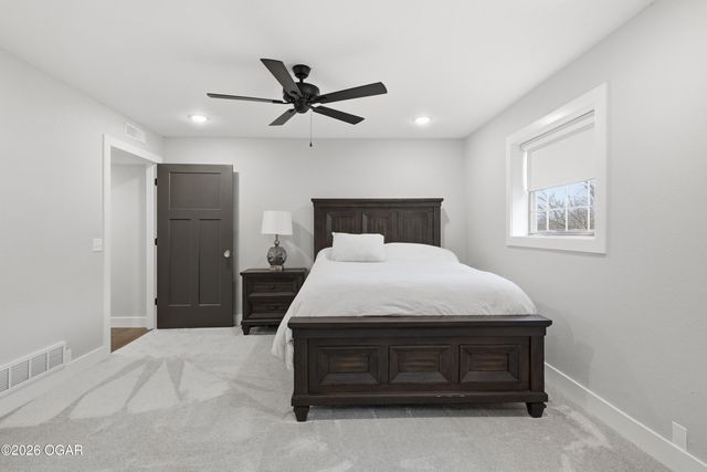 5554 Riverside Drive, Joplin, MO 64804