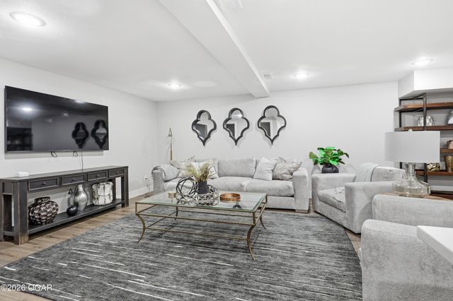 5554 Riverside Drive, Joplin, MO 64804