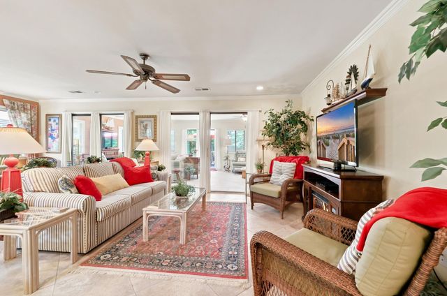 908 Briarwood Dr., Myrtle Beach, SC 29572
