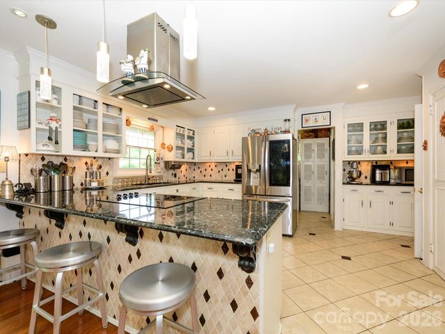 1300 Bevis Drive, Charlotte, NC 28209