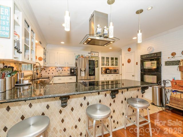 1300 Bevis Drive, Charlotte, NC 28209