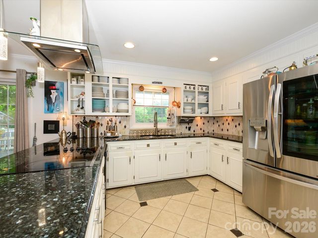 1300 Bevis Drive, Charlotte, NC 28209