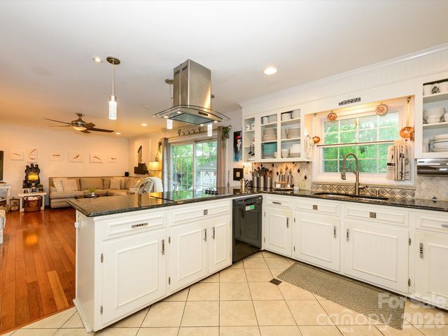 1300 Bevis Drive, Charlotte, NC 28209