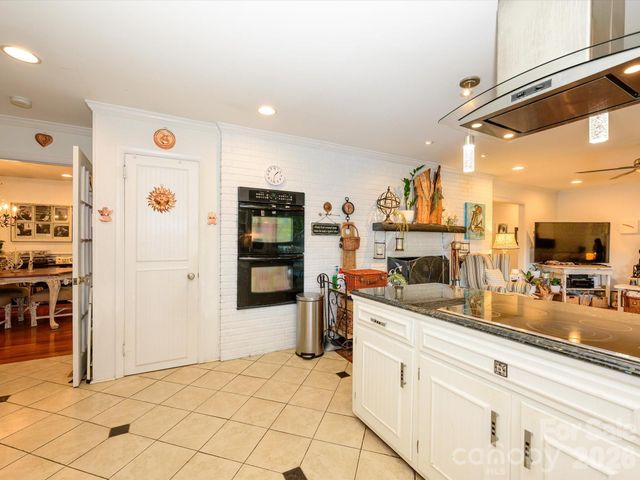 1300 Bevis Drive, Charlotte, NC 28209