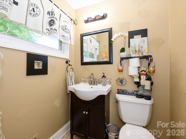 1300 Bevis Drive, Charlotte, NC 28209