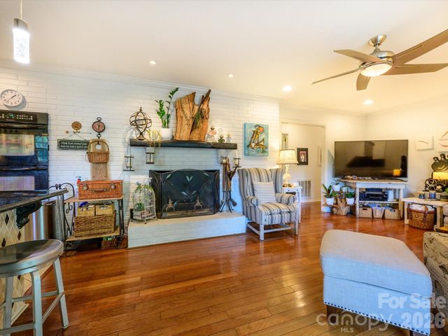 1300 Bevis Drive, Charlotte, NC 28209