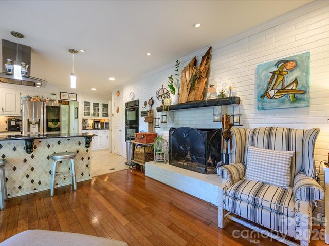1300 Bevis Drive, Charlotte, NC 28209