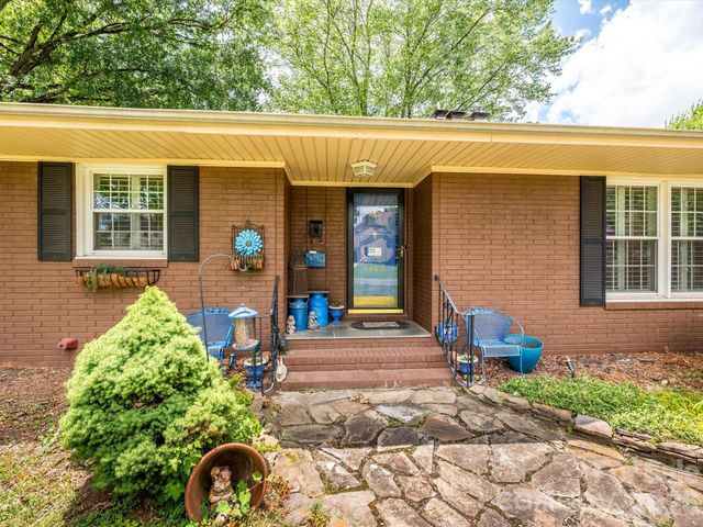 1300 Bevis Drive, Charlotte, NC 28209