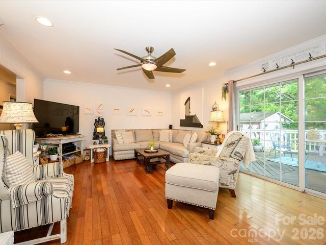 1300 Bevis Drive, Charlotte, NC 28209