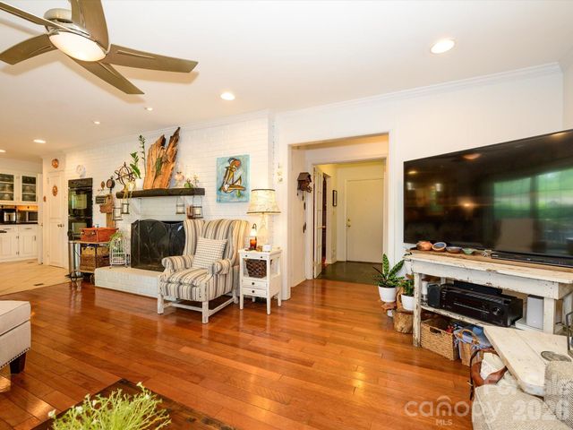 1300 Bevis Drive, Charlotte, NC 28209