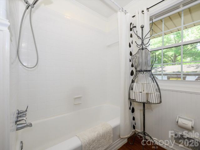 1300 Bevis Drive, Charlotte, NC 28209