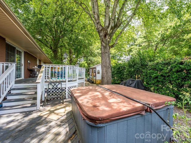 1300 Bevis Drive, Charlotte, NC 28209