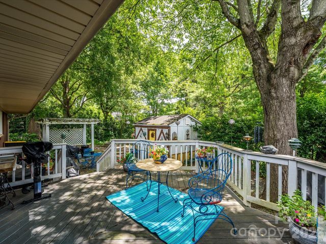 1300 Bevis Drive, Charlotte, NC 28209