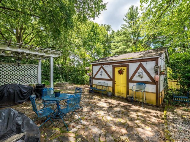1300 Bevis Drive, Charlotte, NC 28209