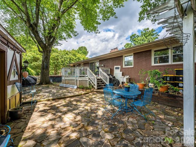 1300 Bevis Drive, Charlotte, NC 28209