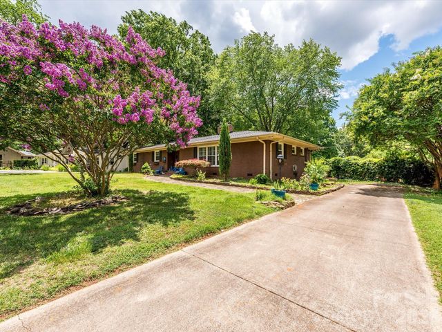 1300 Bevis Drive, Charlotte, NC 28209