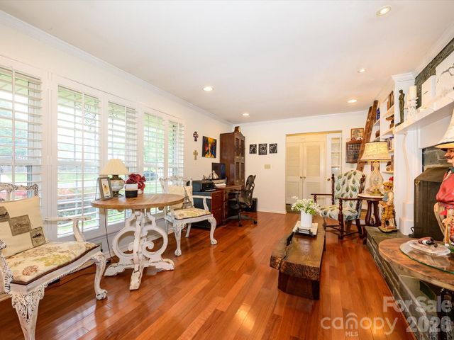 1300 Bevis Drive, Charlotte, NC 28209