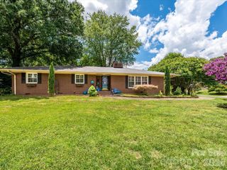 1300 Bevis Drive, Charlotte, NC 28209