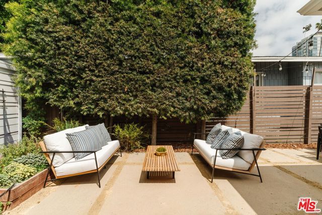 6065 Selma Avenue, Los Angeles, CA 90028