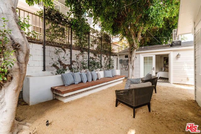 6065 Selma Avenue, Los Angeles, CA 90028