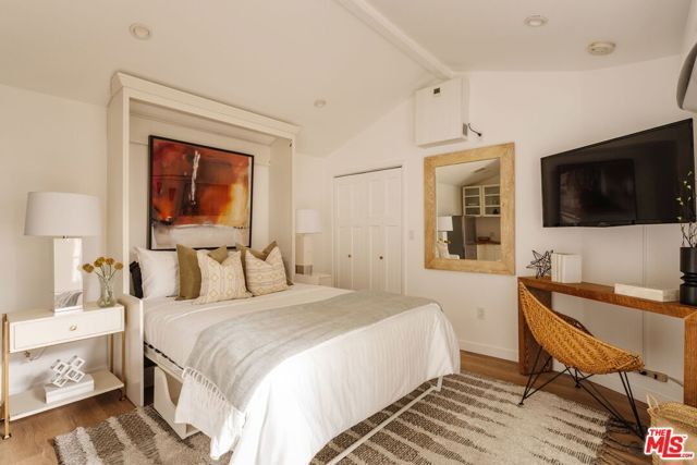 6065 Selma Avenue, Los Angeles, CA 90028