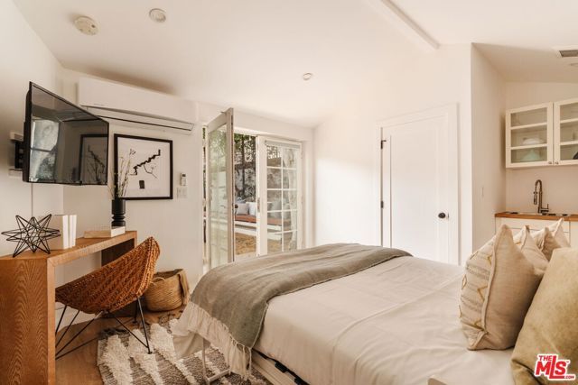 6065 Selma Avenue, Los Angeles, CA 90028