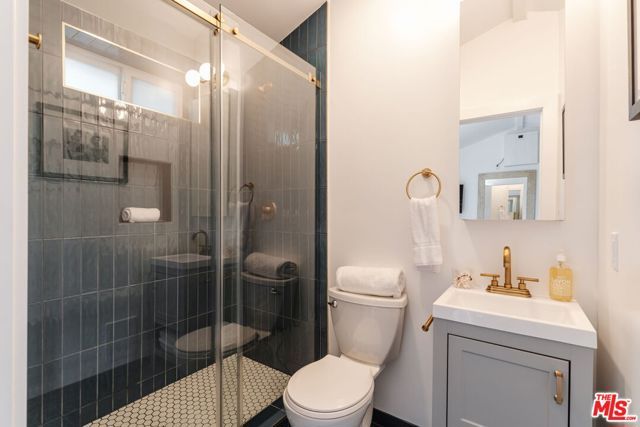 6065 Selma Avenue, Los Angeles, CA 90028