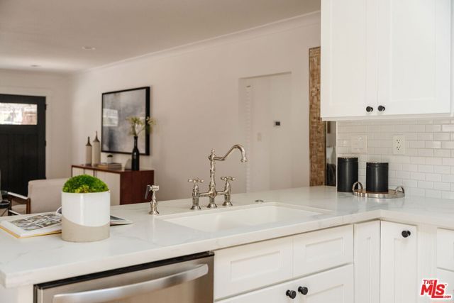 6065 Selma Avenue, Los Angeles, CA 90028