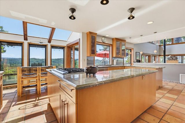 20111 Tanglewood Rd, Grass Valley, CA 95945