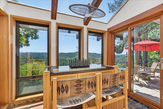 20111 Tanglewood Rd, Grass Valley, CA 95945