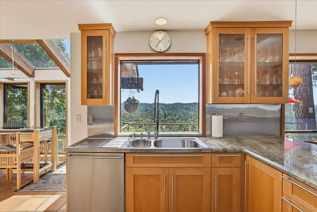 20111 Tanglewood Rd, Grass Valley, CA 95945