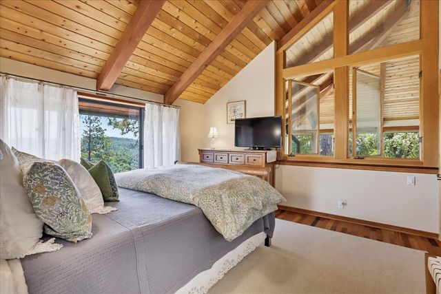 20111 Tanglewood Rd, Grass Valley, CA 95945
