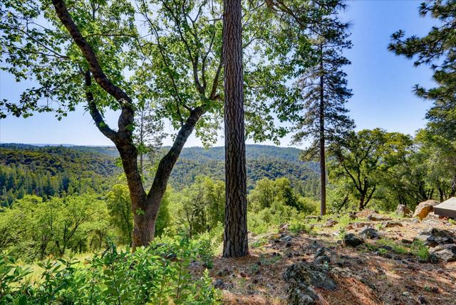20111 Tanglewood Rd, Grass Valley, CA 95945