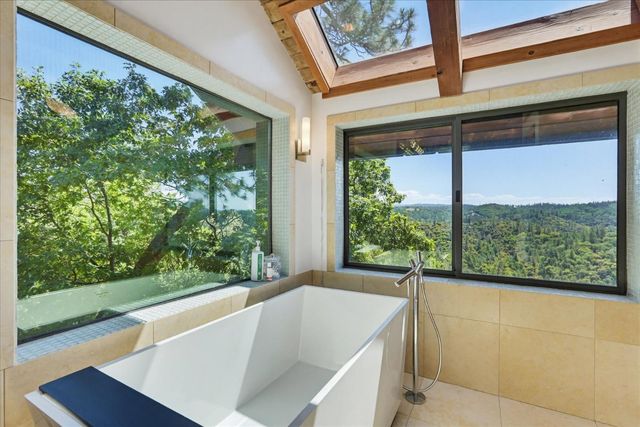 20111 Tanglewood Rd, Grass Valley, CA 95945