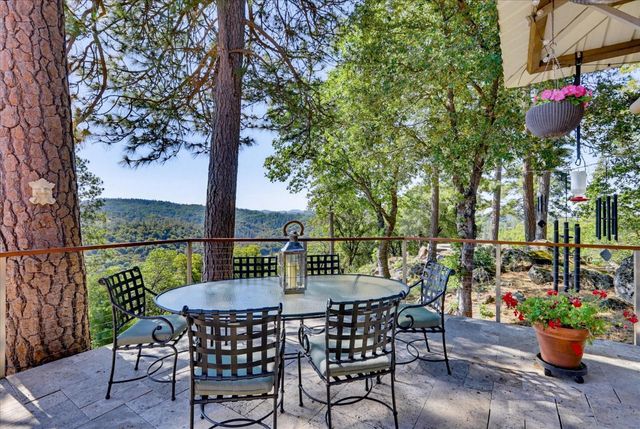 20111 Tanglewood Rd, Grass Valley, CA 95945