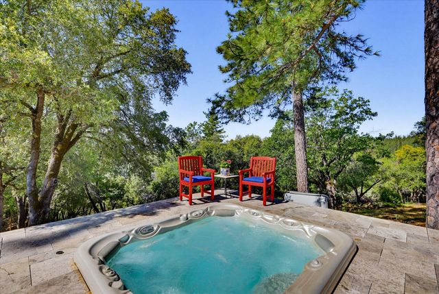 20111 Tanglewood Rd, Grass Valley, CA 95945