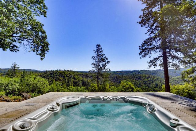 20111 Tanglewood Rd, Grass Valley, CA 95945