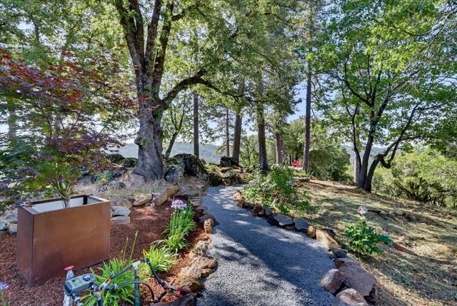 20111 Tanglewood Rd, Grass Valley, CA 95945