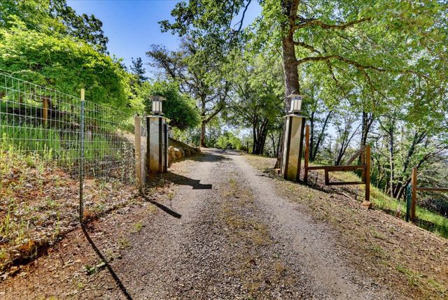 20111 Tanglewood Rd, Grass Valley, CA 95945