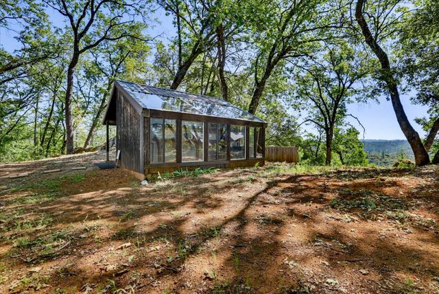 20111 Tanglewood Rd, Grass Valley, CA 95945