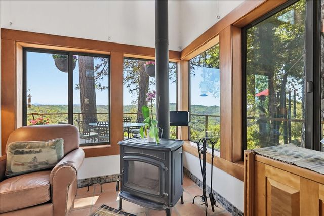 20111 Tanglewood Rd, Grass Valley, CA 95945
