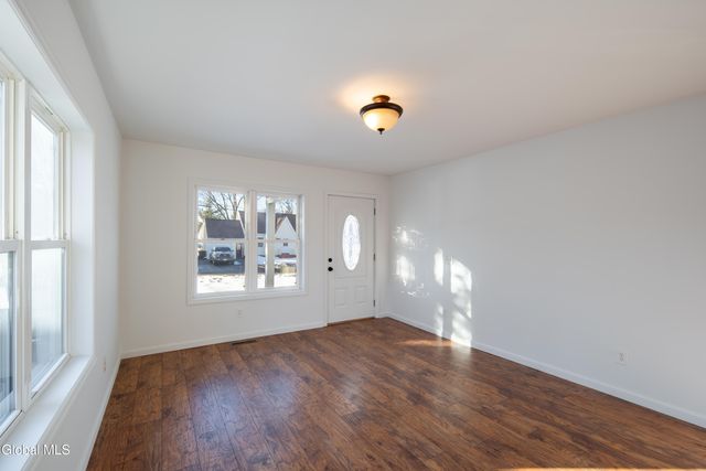 37 Marion Boulevard, Glenville, NY 12302