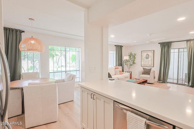 5219 N 24TH Street 104, Phoenix, AZ 85016