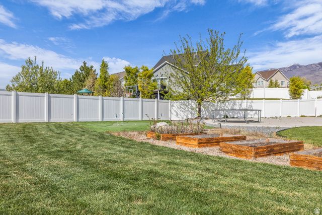 2195 S BETSY WAY, Kaysville, UT 84037