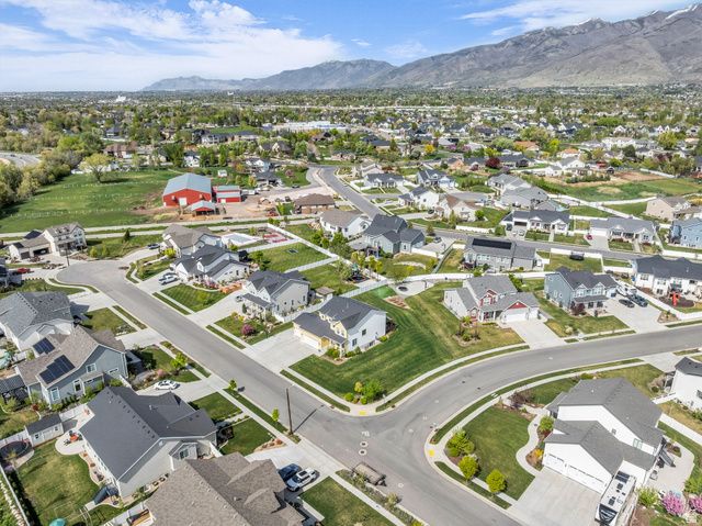 2195 S BETSY WAY, Kaysville, UT 84037
