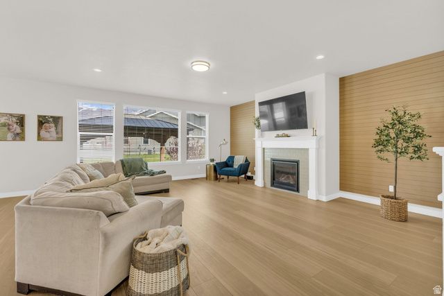 2195 S BETSY WAY, Kaysville, UT 84037