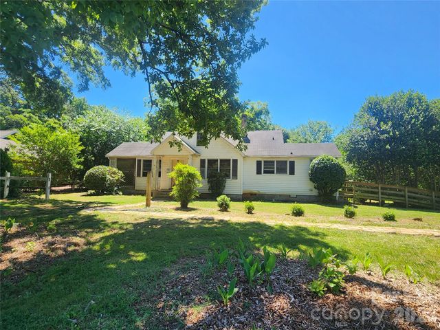 5510 Allen Road E, Charlotte, NC 28269