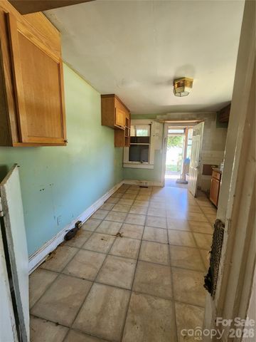5510 Allen Road E, Charlotte, NC 28269