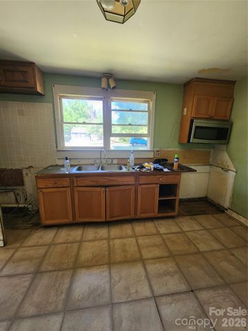 5510 Allen Road E, Charlotte, NC 28269