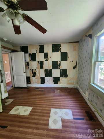 5510 Allen Road E, Charlotte, NC 28269